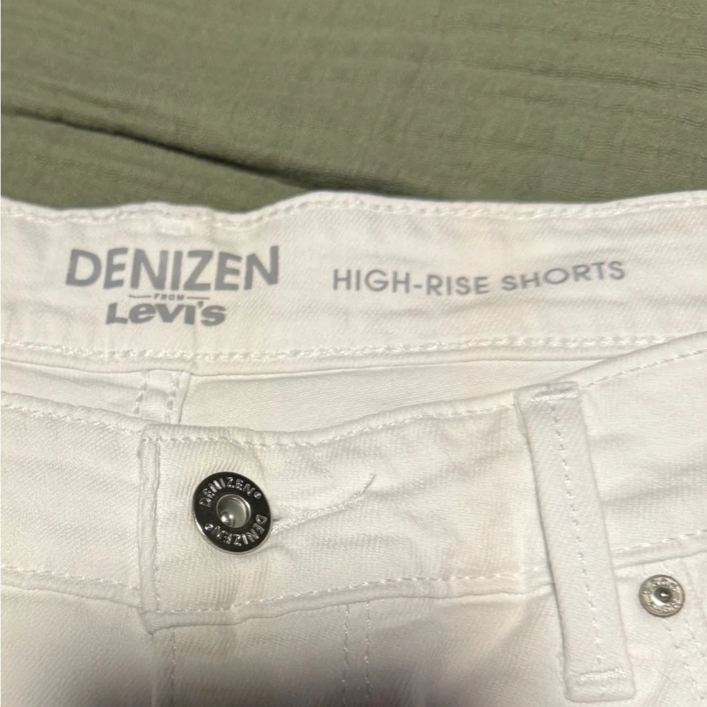 Denizen‎ from Levi's High Rise Shorts White Raw Hem Size 12 W31